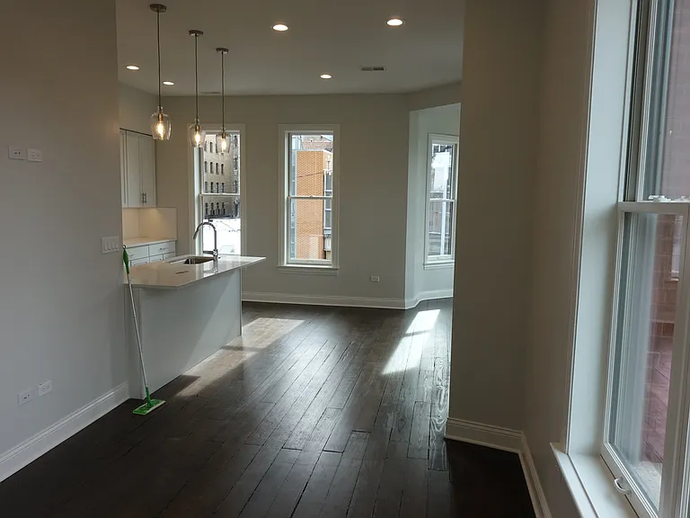 809 N Franklin St #3F — Photo 5