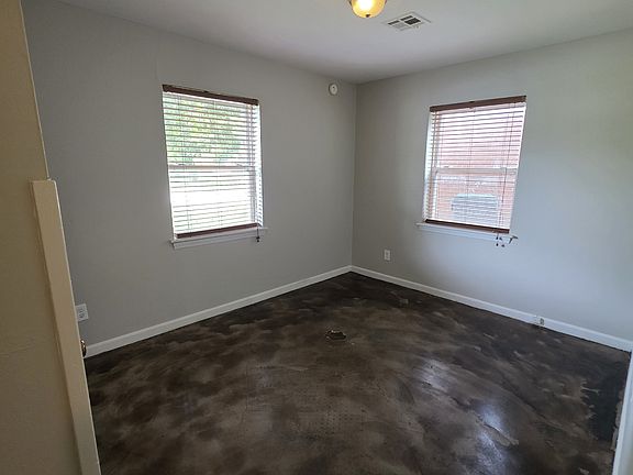 5th image of 310 E Coe Dr #1