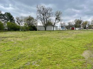 1205 S McKenna St, Poteau, OK 74953