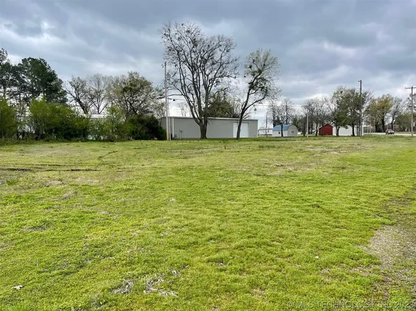 1205 S McKenna St, Poteau, OK 74953