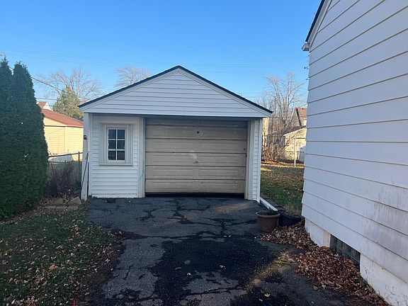 2nd image of 3393 22nd St