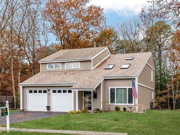 3rd image of 131 Ticonderoga Dr