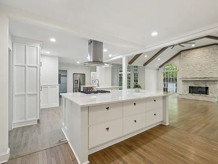 1905 Gainsborough Dr — Photo 19
