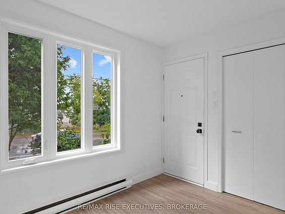 4th image of 426 Montreal St