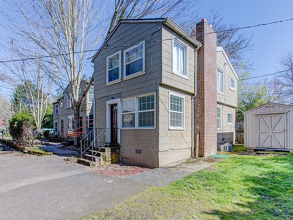 4th image of 2716 SW Custer St APT 8