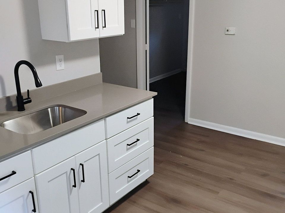2nd image of 52 Mast Rd #6