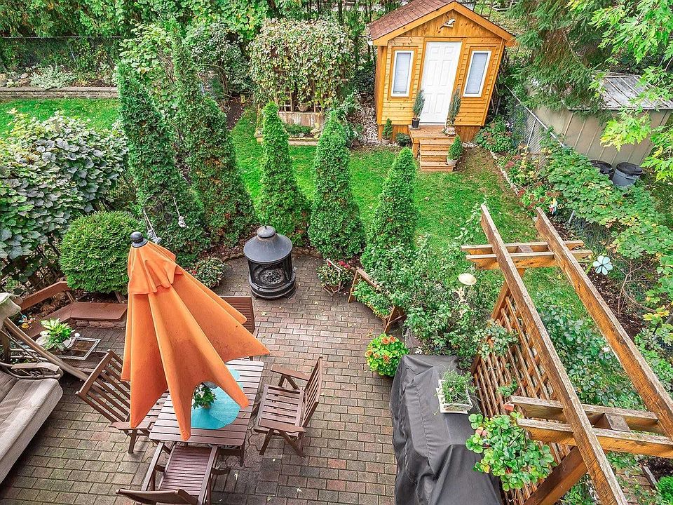 2nd image of 3576 Ash Row Cres