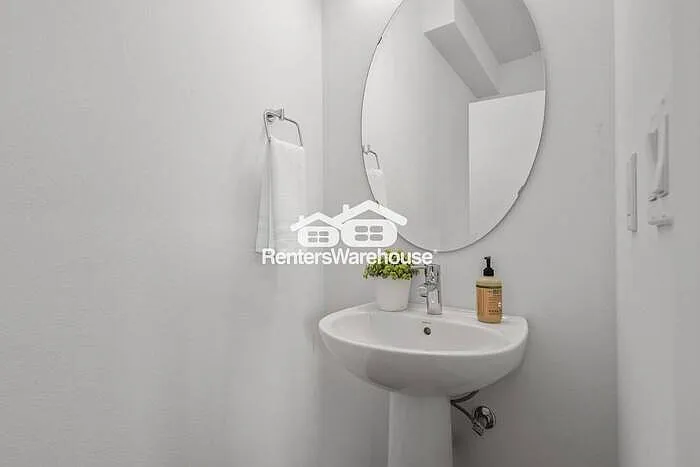 1930 NE 7th Ct — Photo 8