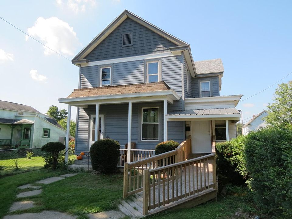 1st image of 1102 1/2 S Main St