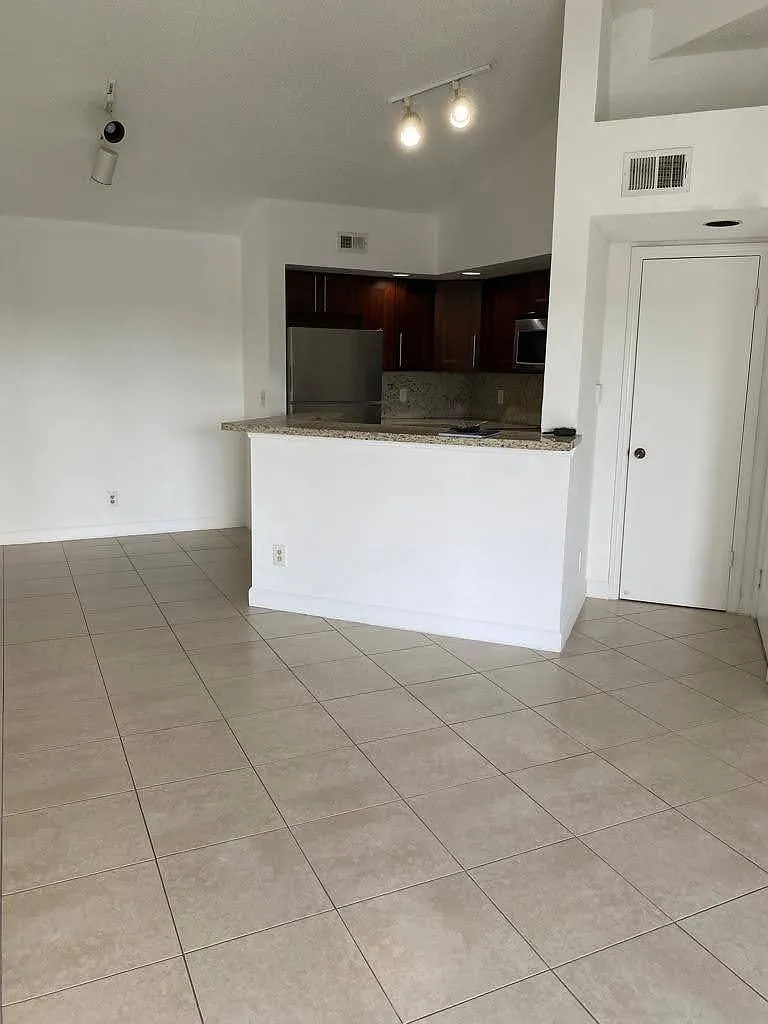 1 bed, 743 sqft, $1,925 — Photo 2