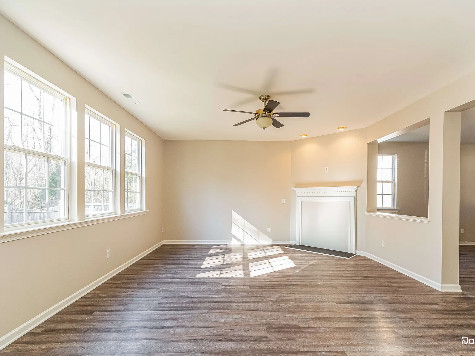 3 bed, 2.5 bath, 2320 sqft, $2,170 — Photo 3