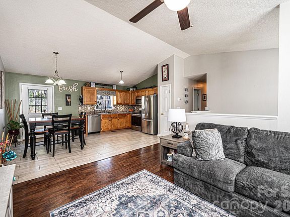 5th image of 4984 Addison Ln