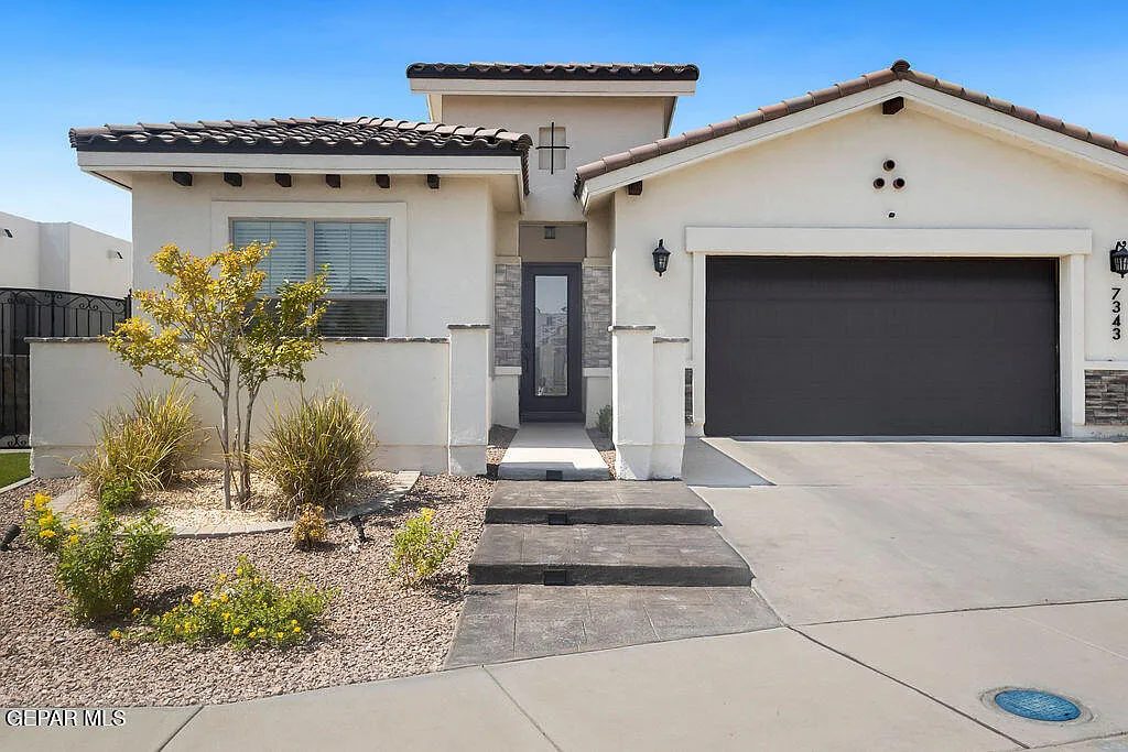 4 bed, 2.5 bath, 2132 sqft, $4,500 — Photo 2