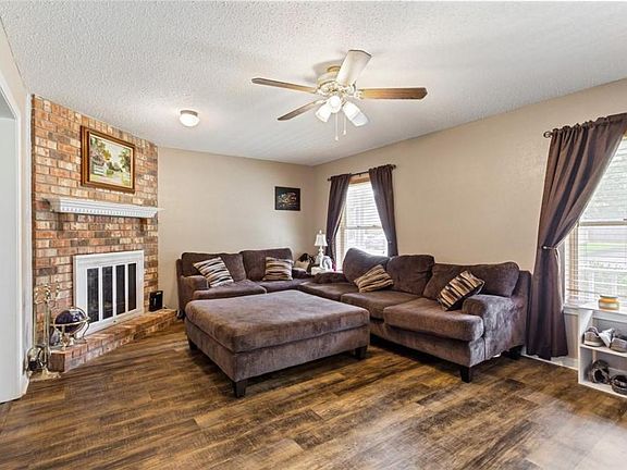5th image of 2127 Pinehurst Dr