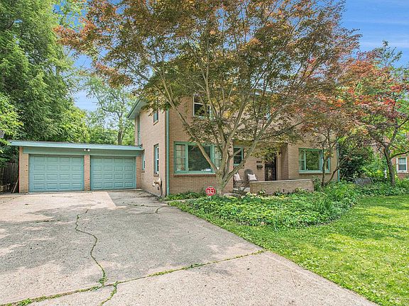 2nd image of 2718 S Twyckenham Dr