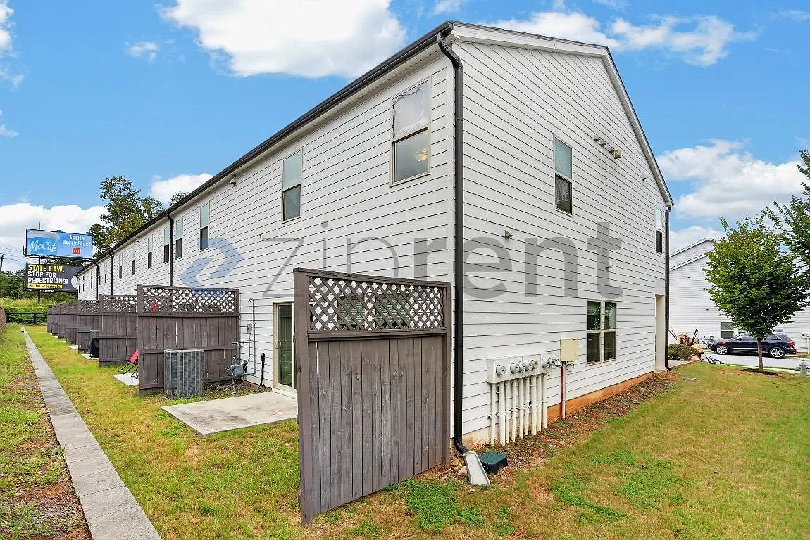 3 bed, 2.5 bath, 1818 sqft, $2,475 — Photo 4