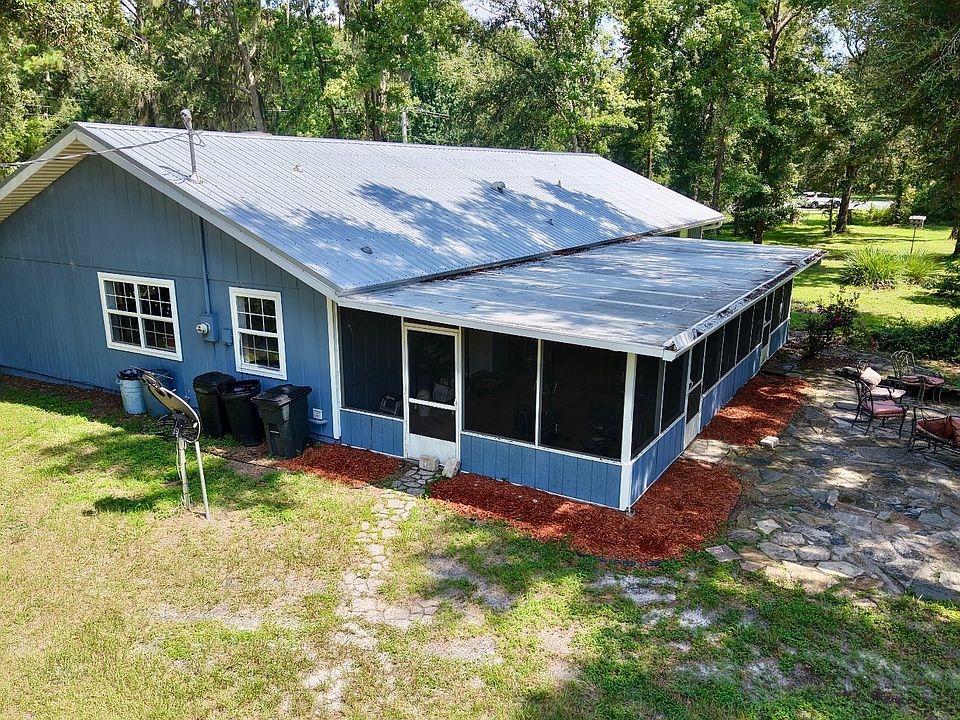 1st image of 144 NW Orbison Dr