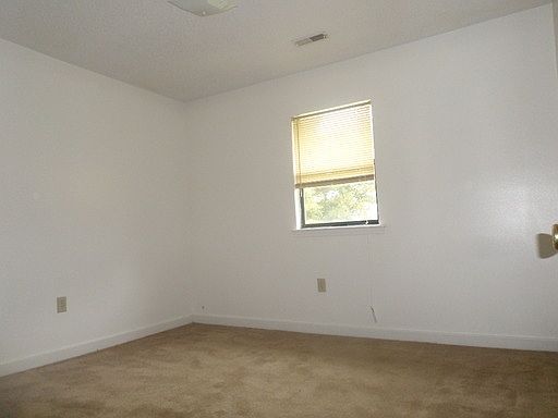 4th image of 4 Queens Haven Ct #B