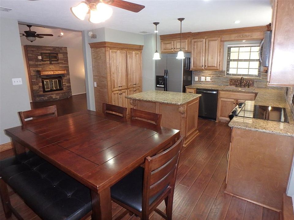 1st image of 129 E Park Dr