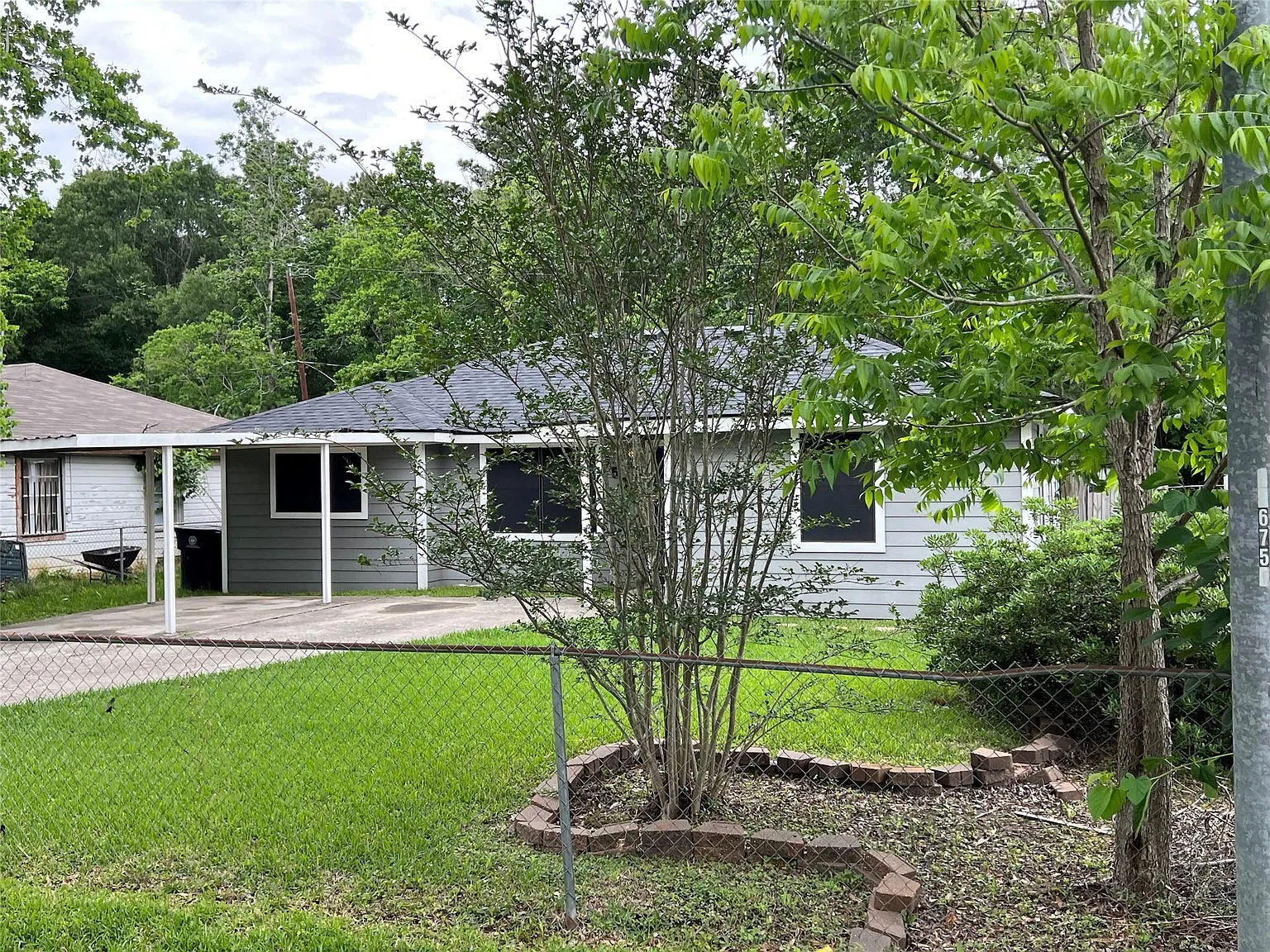 3 bed, 1.0 bath, 1176 sqft, $1,650 — Photo 2