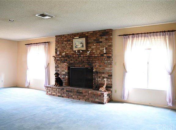 3rd image of 23944 Hamlin St