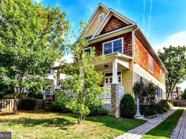 1921 N George Mason Dr