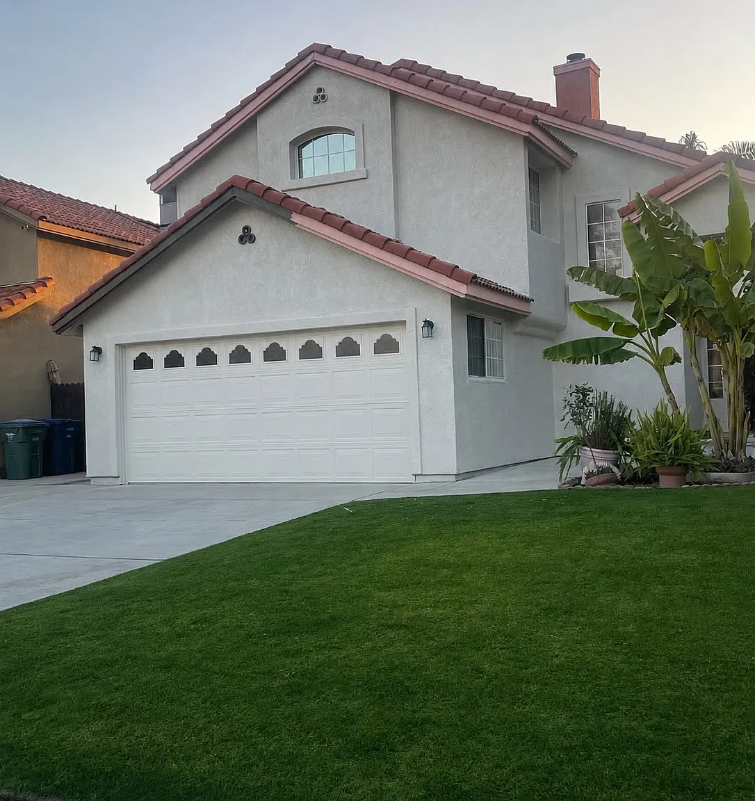 4 bed, 2.5 bath, 2215 sqft, $2,800 — Photo 1