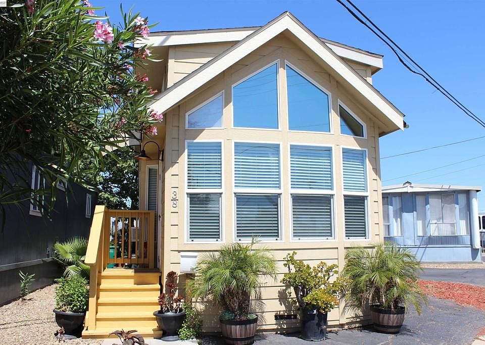 1st image of 621 E Lockeford Street