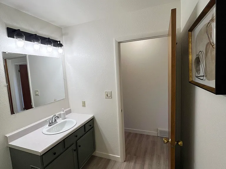 219 14th Ave S #1 — Photo 15