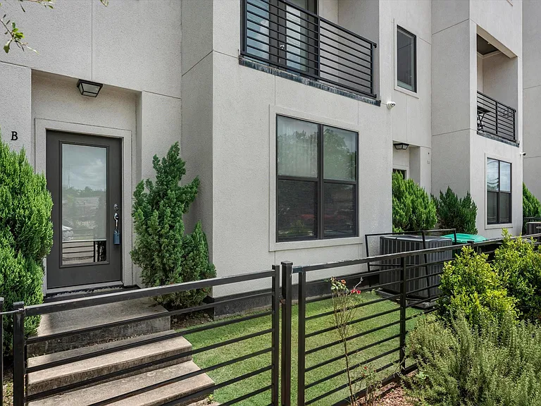 1615 Milby St #B — Photo 2