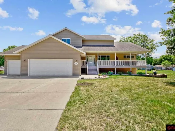 706 W Main St, Madelia, MN 56062