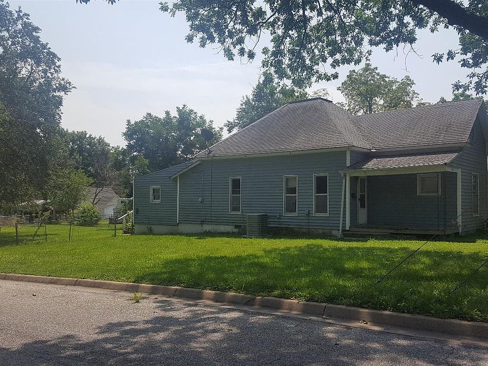 2nd image of 802 S Malcolm Ave