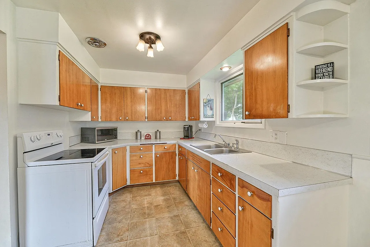 3 bed, 1923 sqft, $2,700 — Photo 1