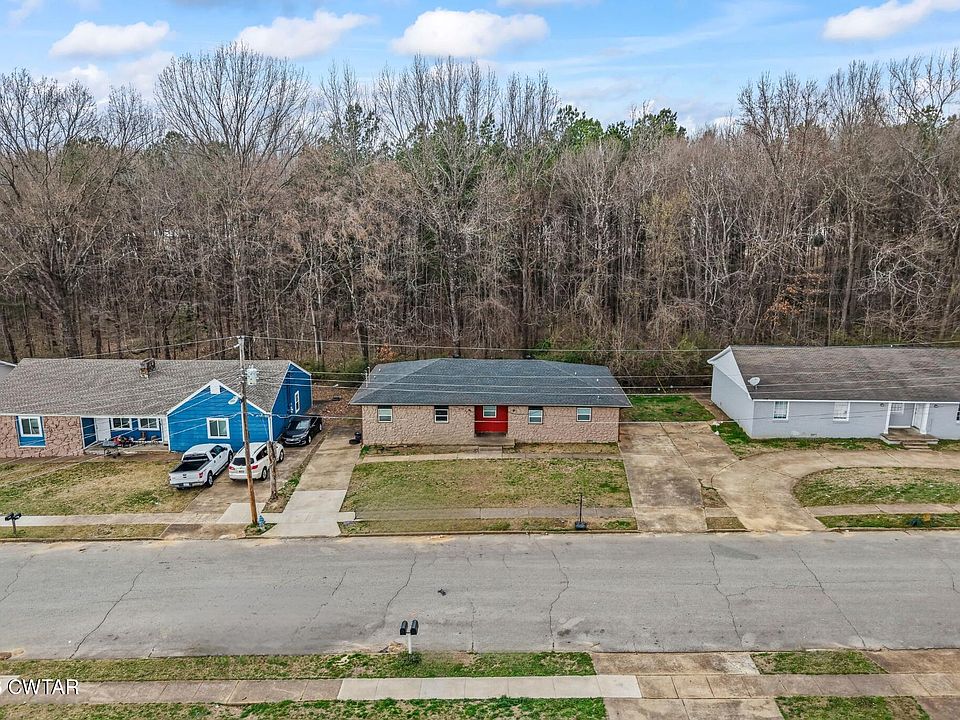 1st image of 75 Carolane Dr