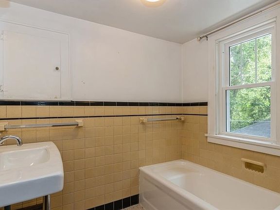 3rd image of 1634 Morningside Dr