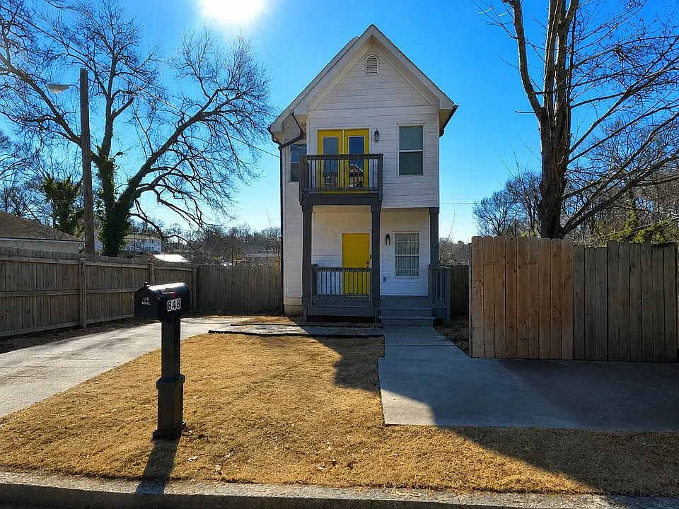 848 Fox St NW