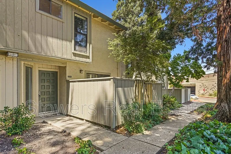 Building Photo - 1714 Parkside Dr