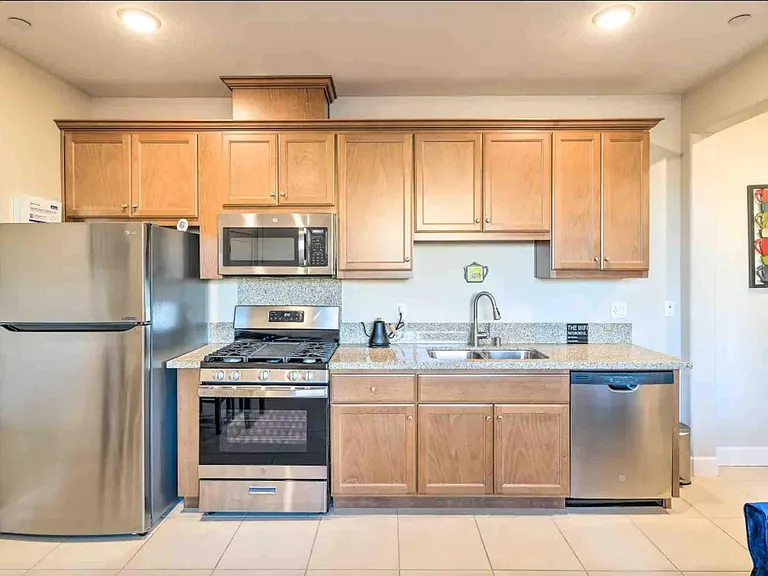 1427 S Wilshire Ave — Photo 8