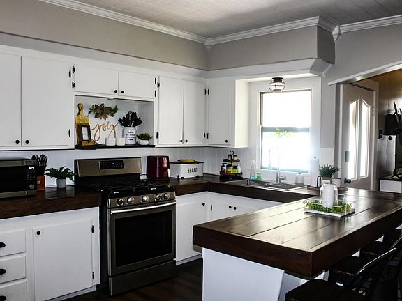 5th image of 113 W 211th St