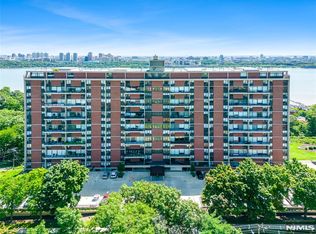4 Horizon Rd APT 631, Fort Lee, NJ 07024