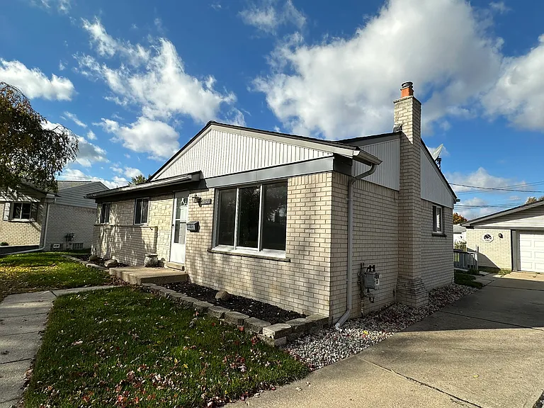 12401 Lyford Dr — Photo 24