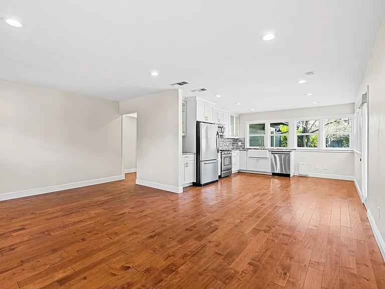 25 W Central Ave — Photo 12