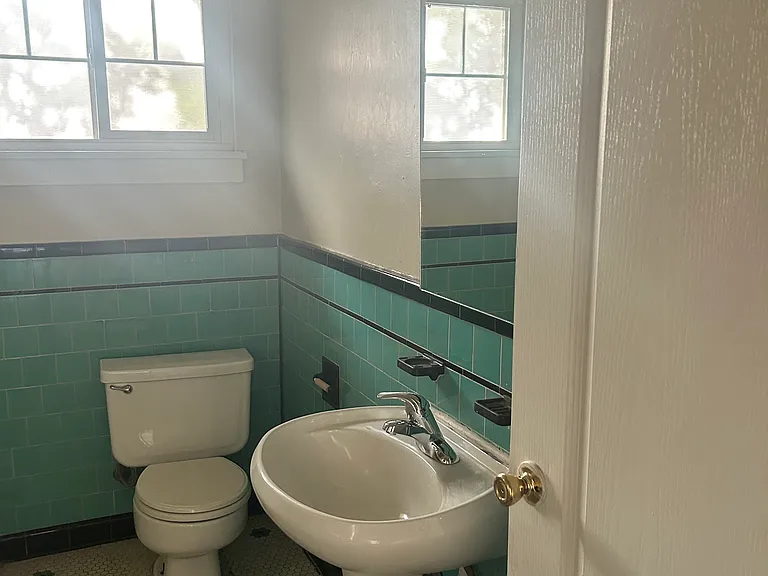 510 E 7th St #1 — Photo 6