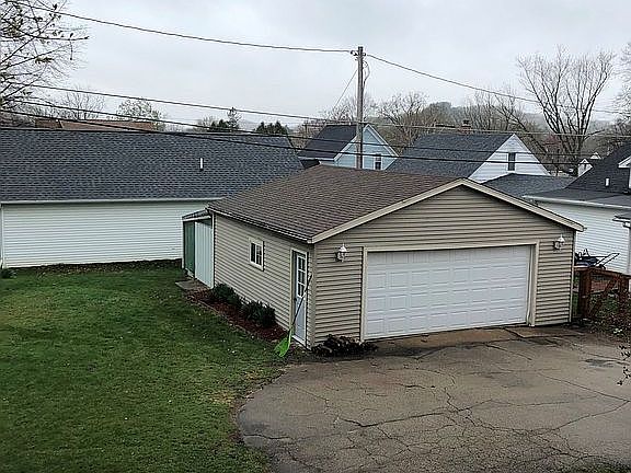 2nd image of 966 N Park St