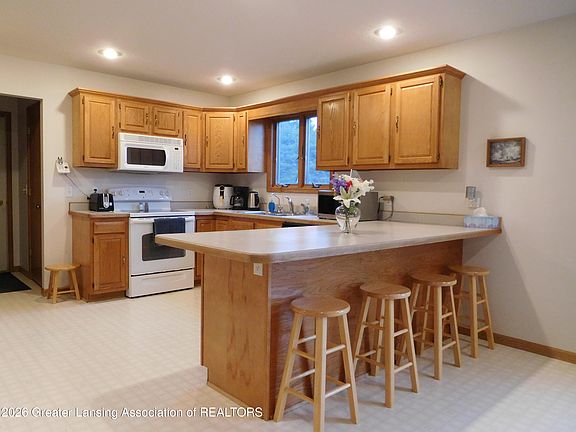 5th image of 8201 W Howe Rd