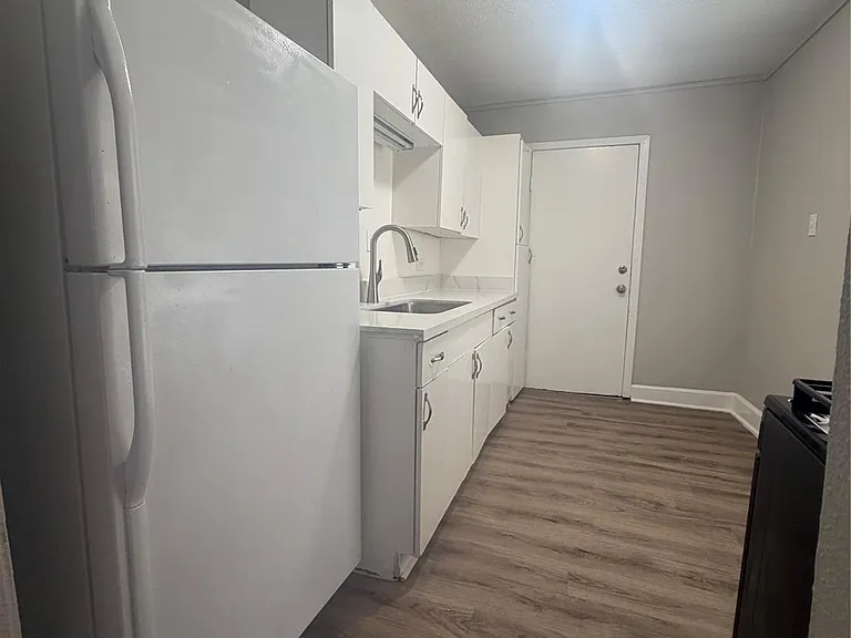 1314 Bernard St — Photo 4