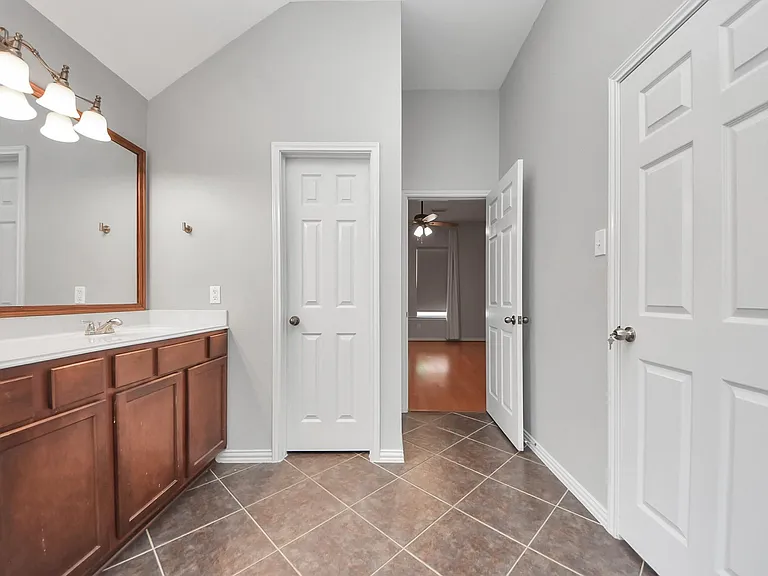 18403 Sierra Falls Ct — Photo 10