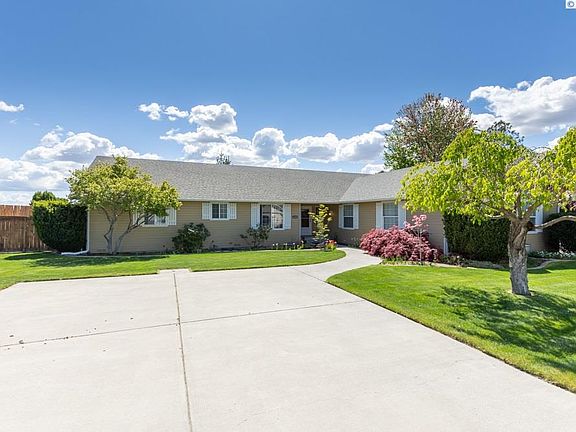2nd image of 4210 Desert Plateau Dr