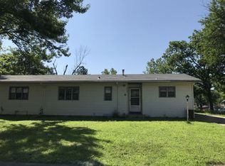 6632 SW Fairdale Dr, Topeka, KS 66619