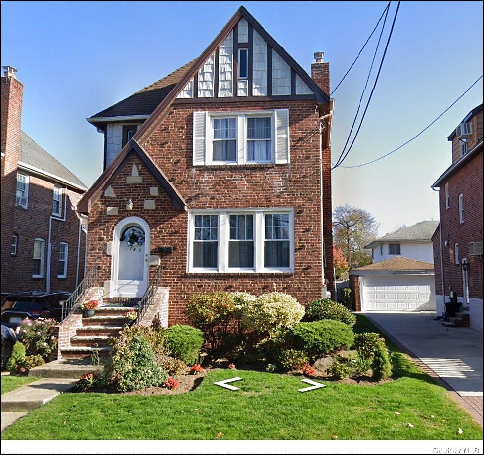 185 Bixley Heath, Lynbrook, NY 11563 Zillow